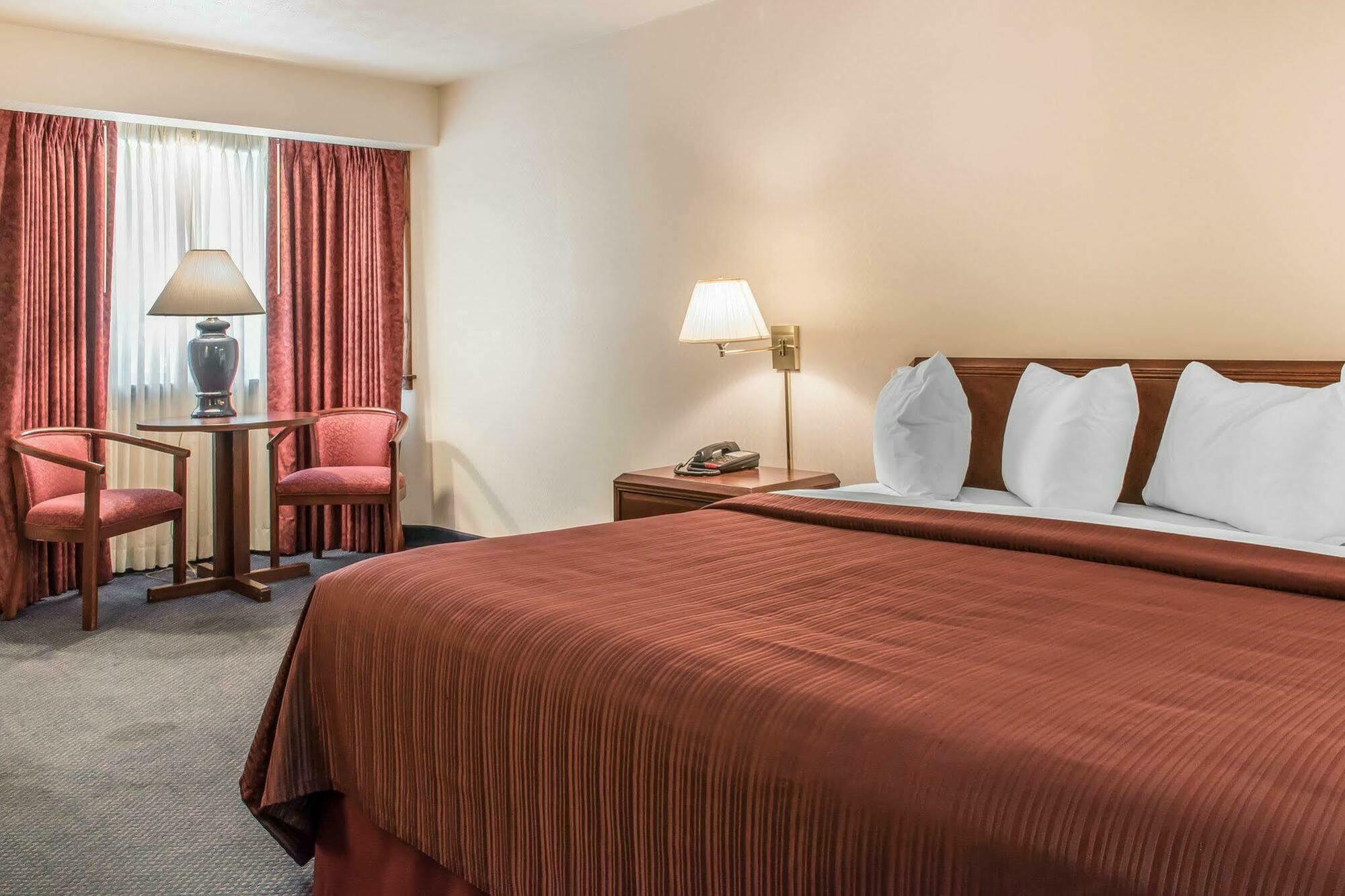 Quality Inn Bedford Extérieur photo